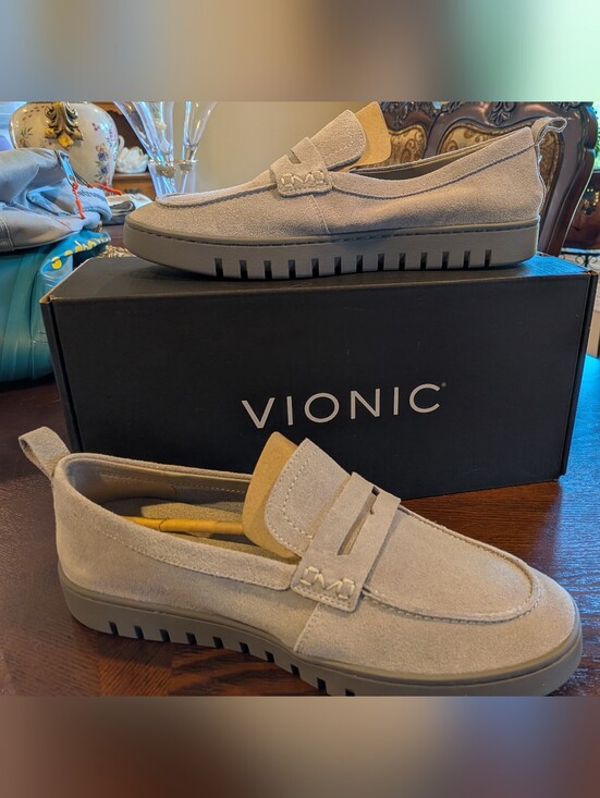 Vionic Shoes - Vionic Women's Uptown Loafers in Light Gray, Wide Width, NWT
